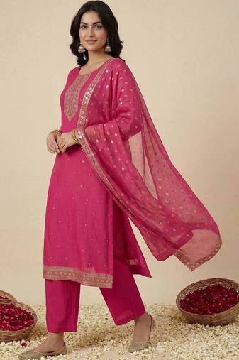 women ethnic motifs embroidered regular kurta with trousers & with dupatta