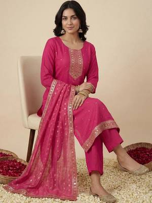 women ethnic motifs embroidered regular kurta with trousers & with dupatta 5