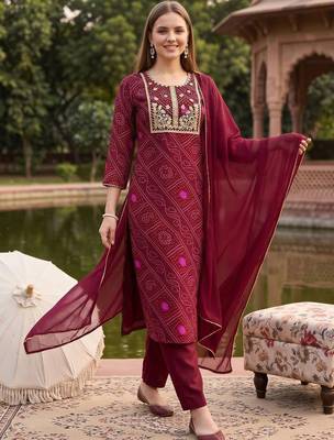 women ethnic motifs printed regular thread work kurta with trousers & with dupatta 1