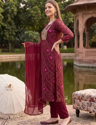 women ethnic motifs printed regular thread work kurta with trousers & with dupatta 3