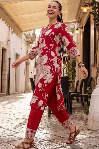 women ethnic motifs printed regular cotton kurta with trousers