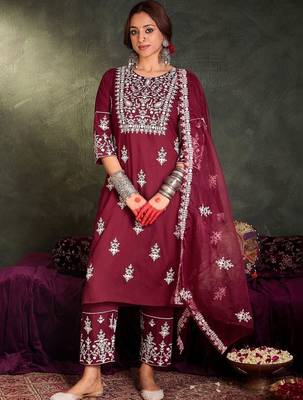 women ethnic motifs embroidered regular thread work kurta with trousers & with dupatta 1