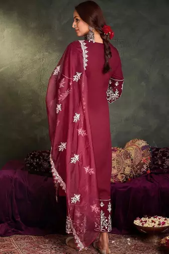women ethnic motifs embroidered regular thread work kurta with trousers & with dupatta