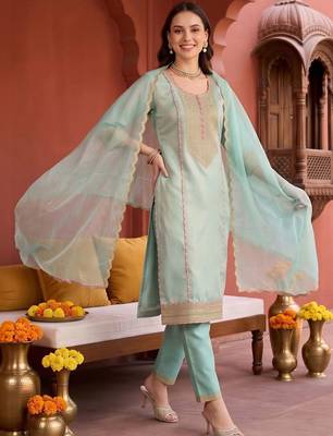 women ethnic motifs embroidered regular kurta with trousers & with dupatta 1