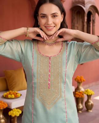 women ethnic motifs embroidered regular kurta with trousers & with dupatta 2