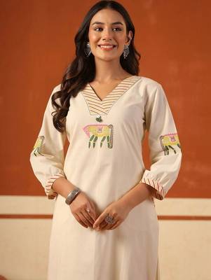 women ethnic motifs embroidered regular thread work cotton kurta with trousers 5