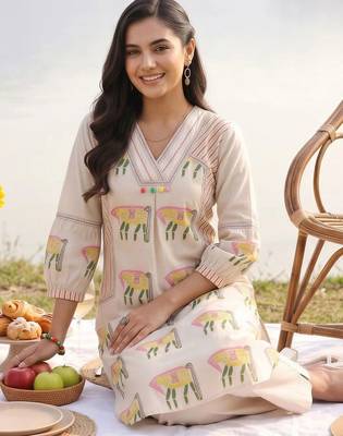 women ethnic motifs printed regular cotton kurta with trousers 5