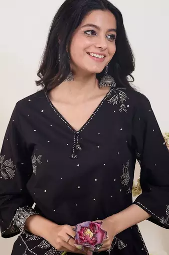 women floral printed regular cotton kurta with trousers