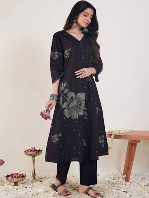 women floral printed regular cotton kurta with trousers 3