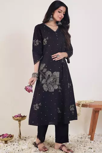 women floral printed regular cotton kurta with trousers