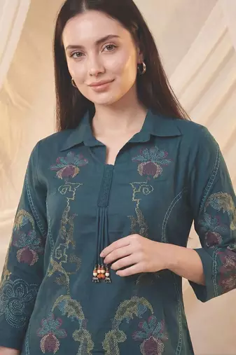 women ethnic motifs embroidered regular thread work kurta with trousers