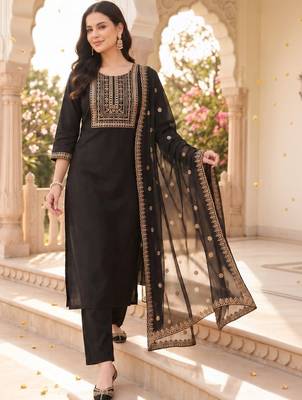 women ethnic motifs embroidered regular thread work kurta with trousers & with dupatta 1