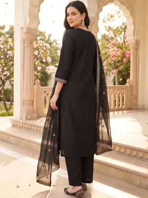 women ethnic motifs embroidered regular thread work kurta with trousers & with dupatta 4