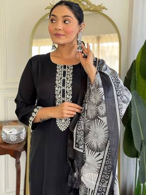 women ethnic motifs embroidered regular thread work kurta with trousers & with dupatta 3