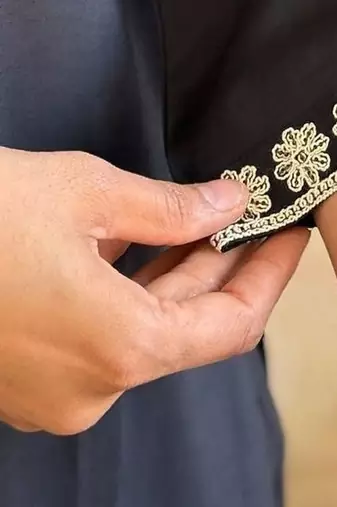 women ethnic motifs embroidered regular thread work kurta with trousers & with dupatta