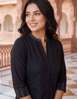 women regular thread work kurta with trousers 2