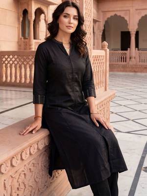 women regular thread work kurta with trousers 5