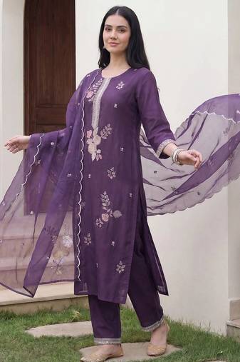 women floral embroidered regular thread work kurta with trousers & with dupatta