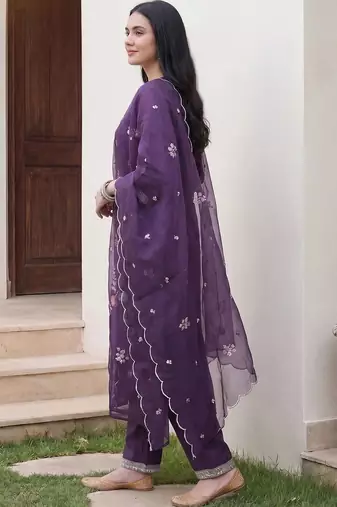 women floral embroidered regular thread work kurta with trousers & with dupatta