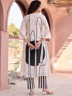 women printed regular cotton kurta with trousers 4