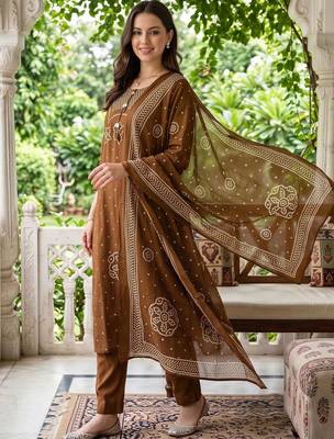 women ethnic motifs printed regular cotton kurta with trousers & with dupatta 1