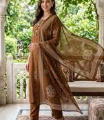 women ethnic motifs printed regular cotton kurta with trousers & with dupatta