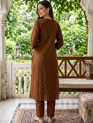 women ethnic motifs printed regular cotton kurta with trousers & with dupatta 4