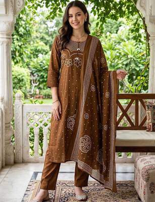 women ethnic motifs printed regular cotton kurta with trousers & with dupatta 6