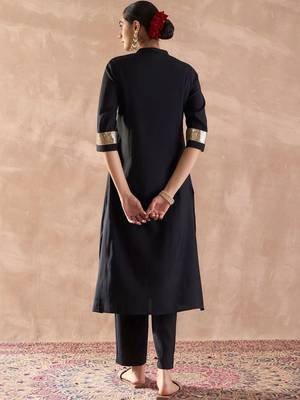 women regular sequinned kurta with trousers 7
