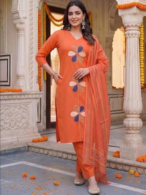women ethnic motifs regular cotton kurta with trousers & with dupatta 2