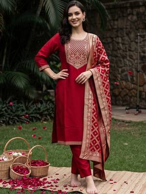 women ethnic motifs embroidered regular kurta with trousers & with dupatta 1