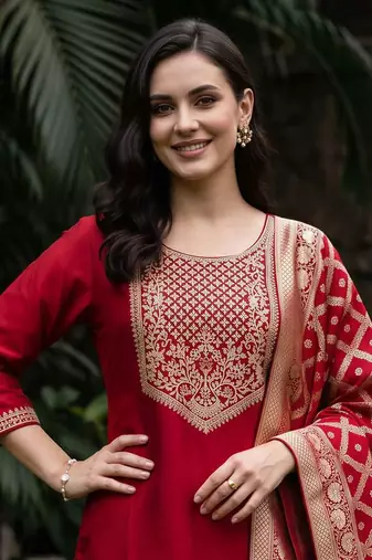 women ethnic motifs embroidered regular kurta with trousers & with dupatta