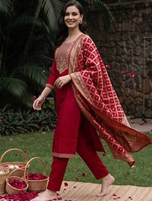 women ethnic motifs embroidered regular kurta with trousers & with dupatta 6