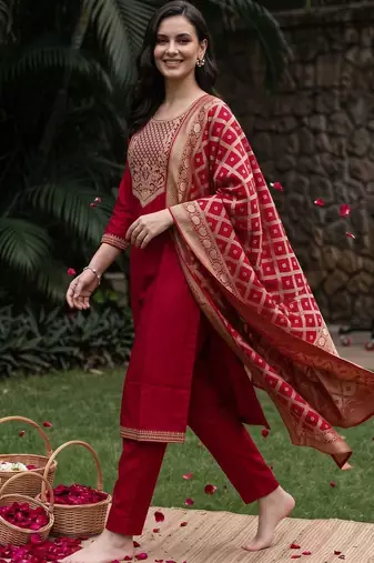 women ethnic motifs embroidered regular kurta with trousers & with dupatta
