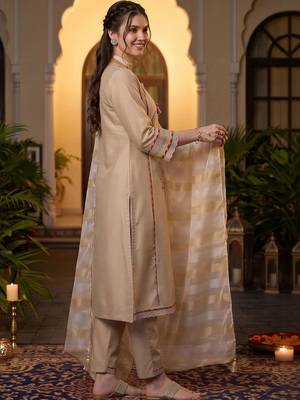 women ethnic motifs embroidered regular thread work kurta with trousers & with dupatta 4