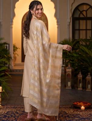 women ethnic motifs embroidered regular thread work kurta with trousers & with dupatta 5