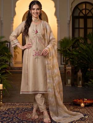 women ethnic motifs embroidered regular thread work kurta with trousers & with dupatta 1