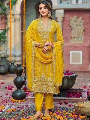 women ethnic motifs embroidered regular thread work kurta with trousers & with dupatta 1