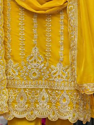 women ethnic motifs embroidered regular thread work kurta with trousers & with dupatta 3