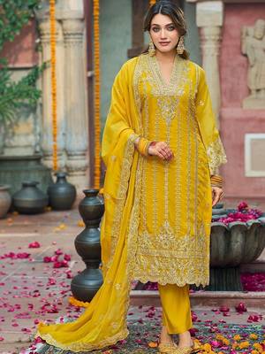 women ethnic motifs embroidered regular thread work kurta with trousers & with dupatta 4