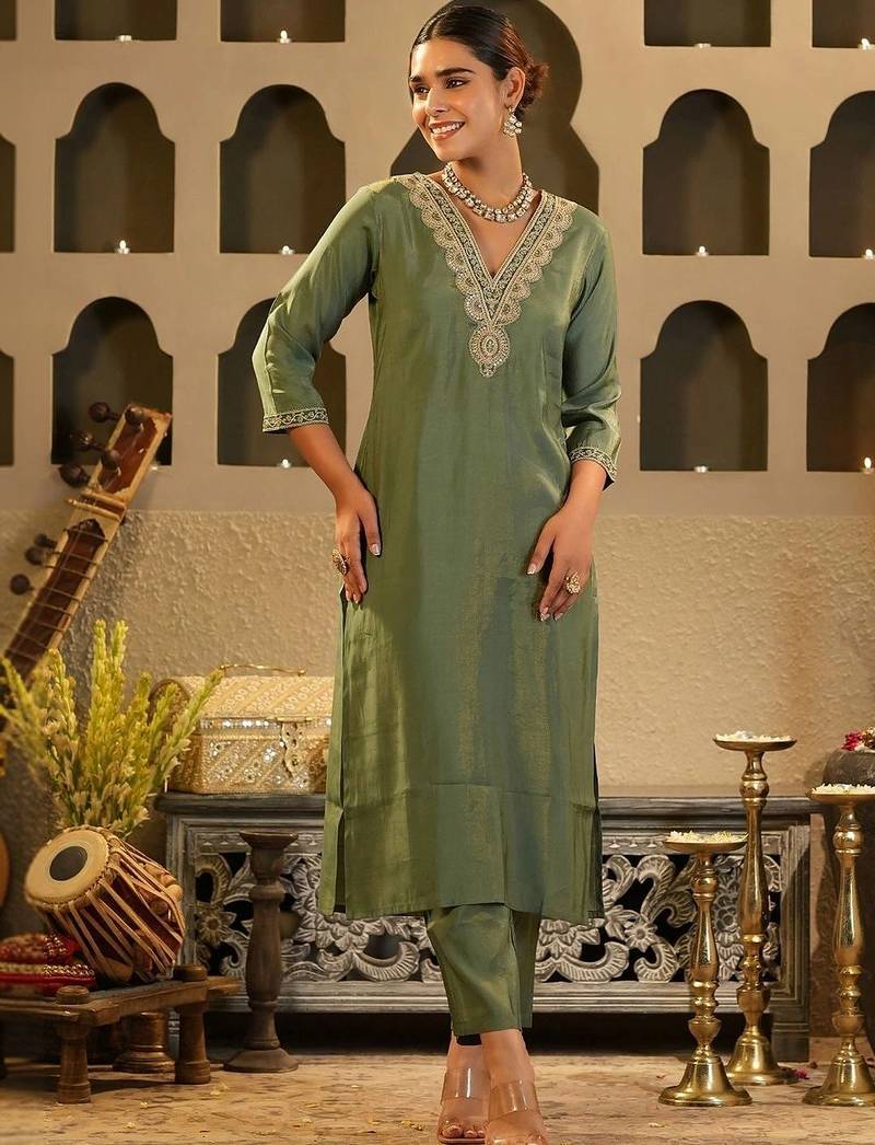 women ethnic motifs embroidered regular thread work kurta with trousers