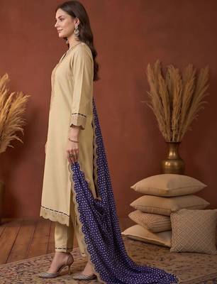 women ethnic motifs embroidered regular thread work kurta with trousers & with dupatta 3