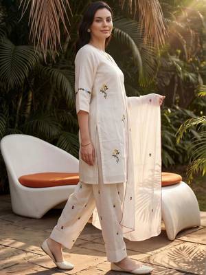 women floral embroidered regular thread work kurta with trousers & with dupatta 3