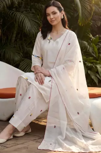 women floral embroidered regular thread work kurta with trousers & with dupatta