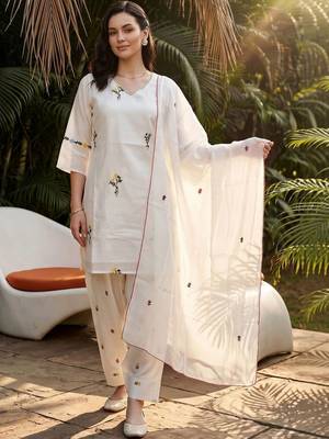 women floral embroidered regular thread work kurta with trousers & with dupatta 6