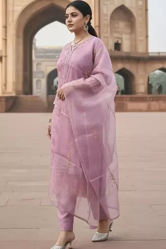 women floral embroidered regular thread work kurta with trousers & with dupatta