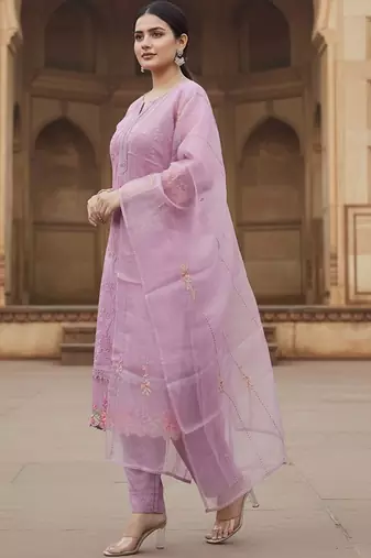 women floral embroidered regular thread work kurta with trousers & with dupatta