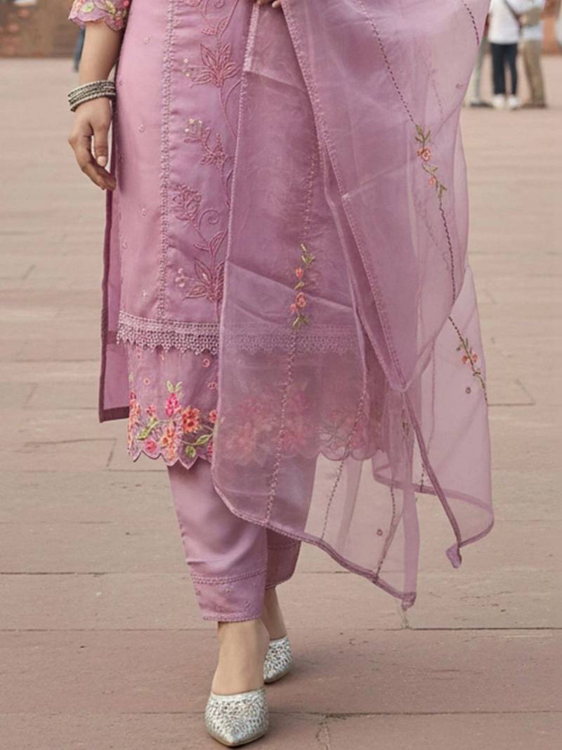 women floral embroidered regular thread work kurta with trousers & with dupatta