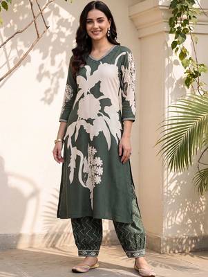 women floral printed regular kurta with trousers 6