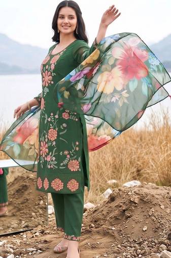 women floral embroidered regular thread work kurta with trousers & with dupatta